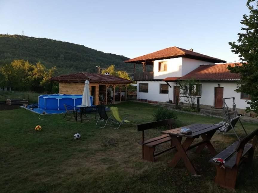 Guest House Yana Tŭrkasheni Esterno foto